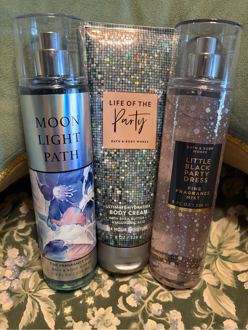 Bath & body Works set with limited edition fragrances, great deal to smell great